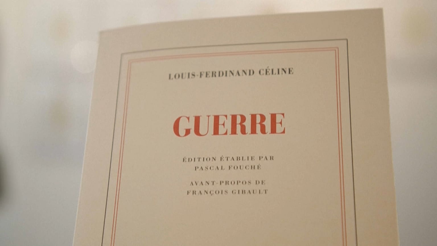 Portada de la edición francesa de "Guerra" publicada por Gallimard.