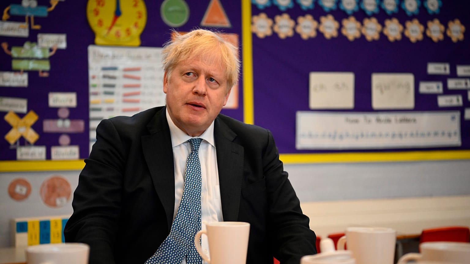 Boris Johnson bei einem Schulbesuch in seinem Wahlbezirk