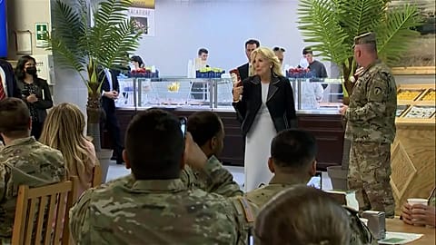 Jill Biden sorgte für Lacher auf dem rumänischen Luftwaffenstützpunkt Mihail Kogalniceanu 