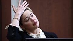 Oyuncu Amber Heard eski eşi Johnny Depp'in açtığı karalama davasında ifade verdi