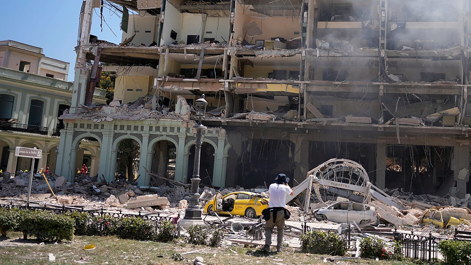 Hotel Saratoga ficou parcialmente destruído após explosão
