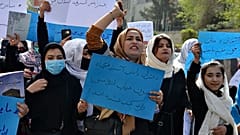 صورة أرشيفية لمظاهرة نسائية للمطالبة بحق المراة في التعليم 
