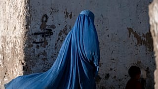 Afganistan'da kadınlara burka zorunluluğu getirildi