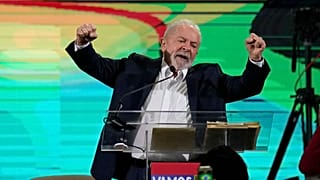 الرئيس البرازيلي السابق لويس إيناسيو لولا دا سيلفا خلال إعلانه عن ترشحه للانتخابات الرئاسية المقبلة في البلاد، في ساو باولو - البرازيل. 2022/05/07