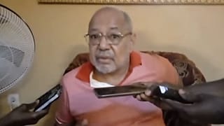 Agnelo Regalla explica aos jornalistas o ataque sofrido