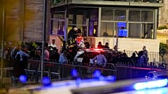 Ασφάλεια και ιατρικό προσωπικό στο σημείο μετά την επίθεση στην Πύλη της Δαμασκού στην Παλιά Πόλη της Ιερουσαλήμ