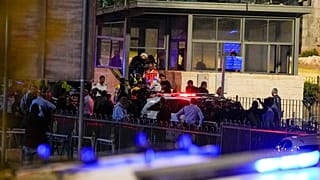 Ασφάλεια και ιατρικό προσωπικό στο σημείο μετά την επίθεση στην Πύλη της Δαμασκού στην Παλιά Πόλη της Ιερουσαλήμ