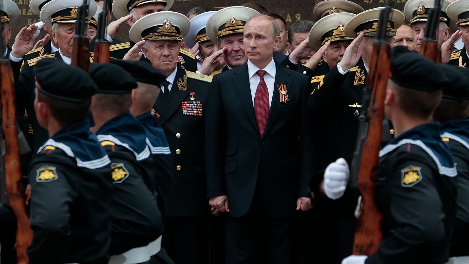 Putin, Zafer Günü kutlamalarında