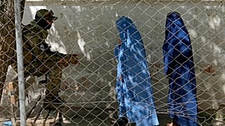 دستور طالبان در مورد پوشش زنان در اماکن عمومی