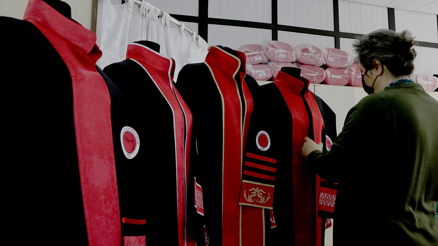 Kayseri'de cübbe dikimi atölyesi (arşiv) 
