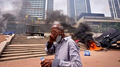 Die Polizei in Sri Lanka setzte Tränengas gegen Demonstranten ein, 09.05.2022