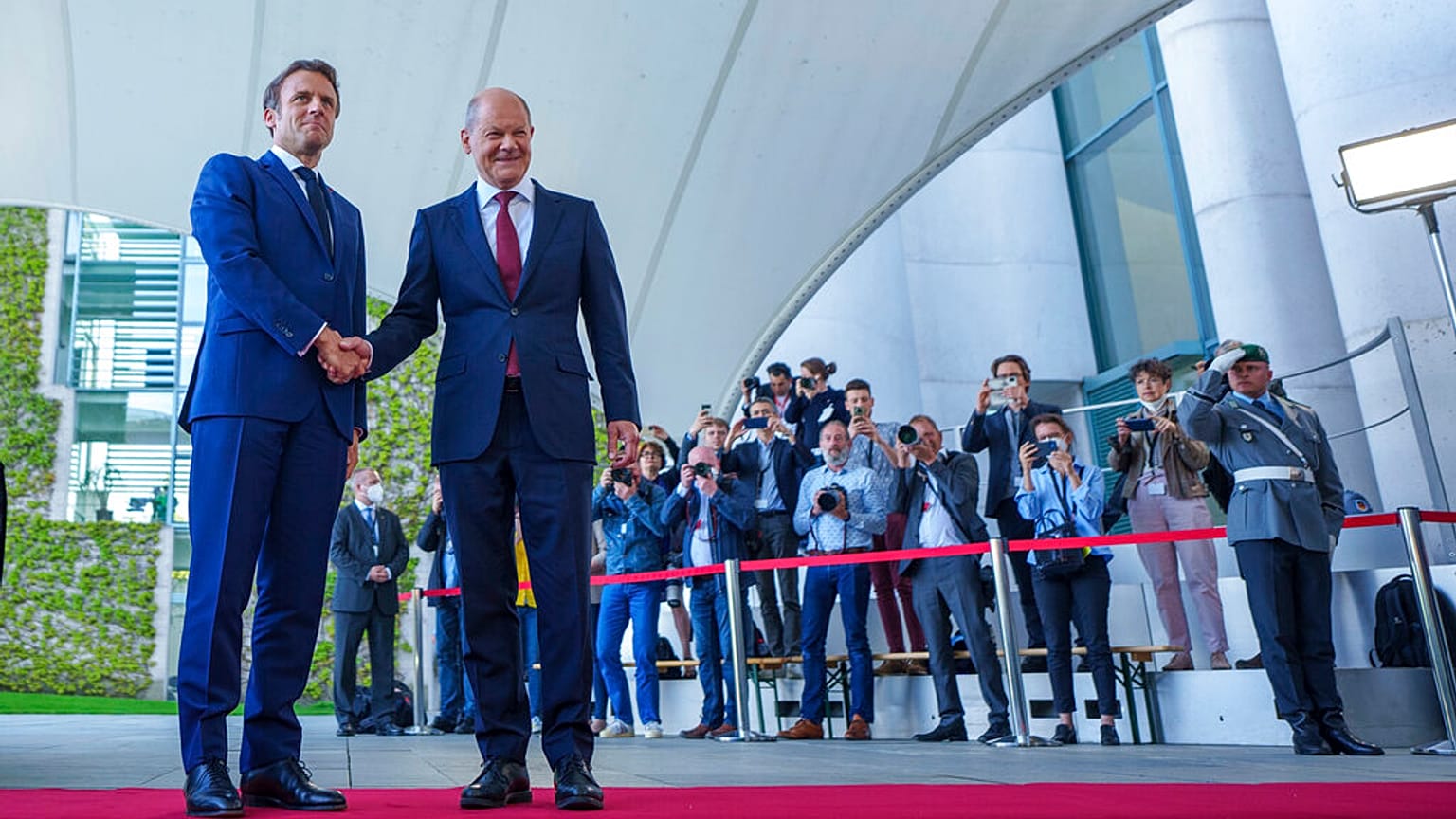 Der französische Präsident Emmanuel Macron zu Gast bei Bundeskanzler Olaf Scholz in Berlin, 09.05.2022