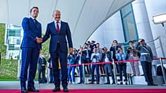 Der französische Präsident Emmanuel Macron zu Gast bei Bundeskanzler Olaf Scholz in Berlin, 09.05.2022