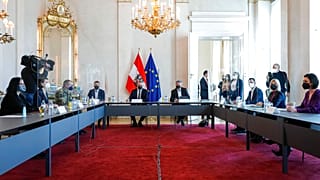 Karl Nehammer kormányának egyik tájékoztatója (illusztráció)