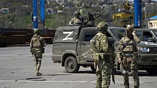 Orosz katonák gyülekeznek a délkelet-ukrajnai Mariupol kikötőjében