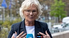 Almanya Savunma Bakanı Christine Lambrecht