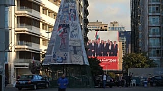 Cartellone politico a Beirut