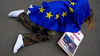 Manifestant appelant à un embargo des hydrocarbures russes - Bruxelles (Belgique), le 29/04/2022