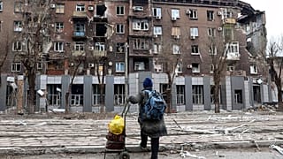 Разрушенный дом в Мариуполе, апрель 2022 г.