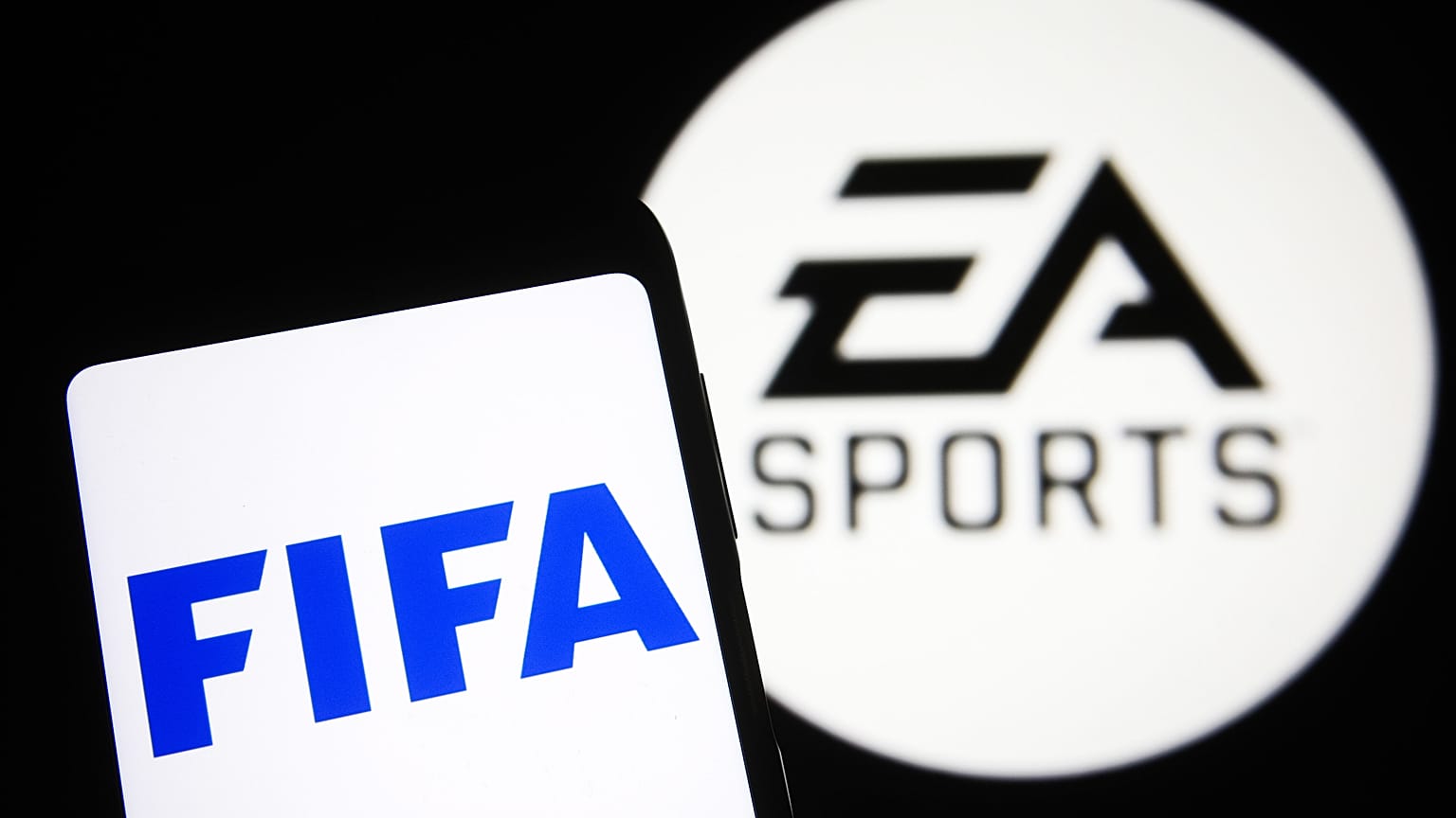 Montage avec les logos de la FIFA et de EA Sports