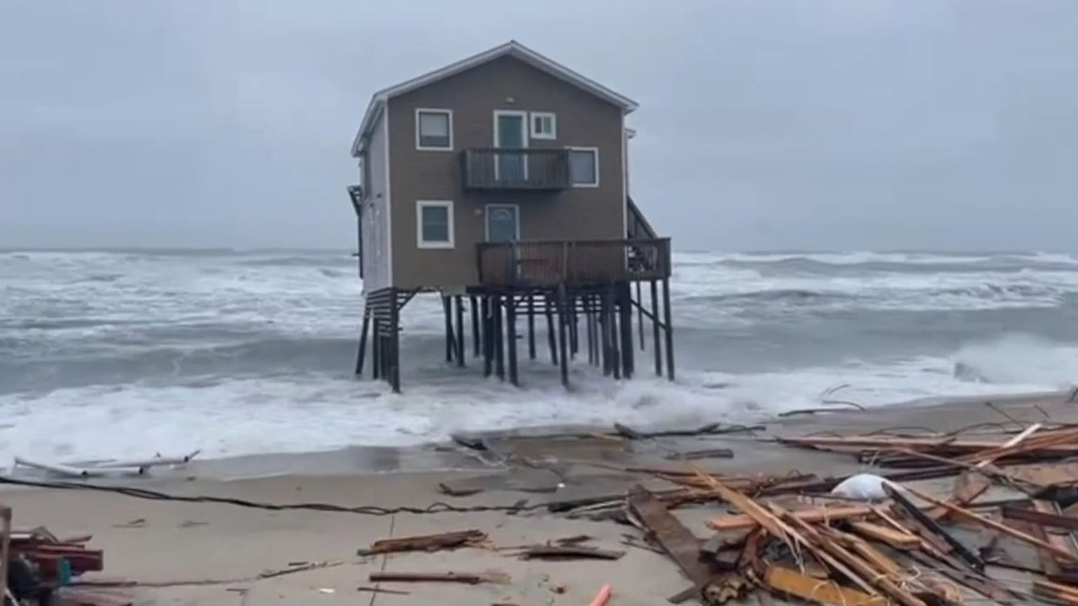 North Carolina beach house collapse into ocean during severe coastla flooding, May, 10, 2022.