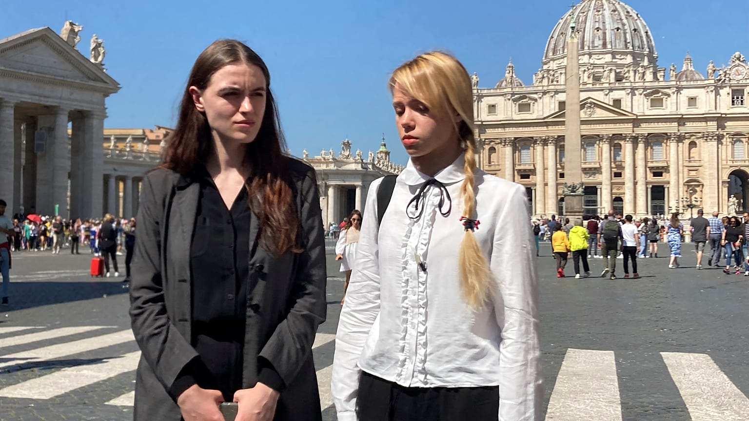 Juliya Fedosiuk und Kateryna Prokopenko, Gattinnen ukrainischer Soldaten, sprachen mit dem Papst