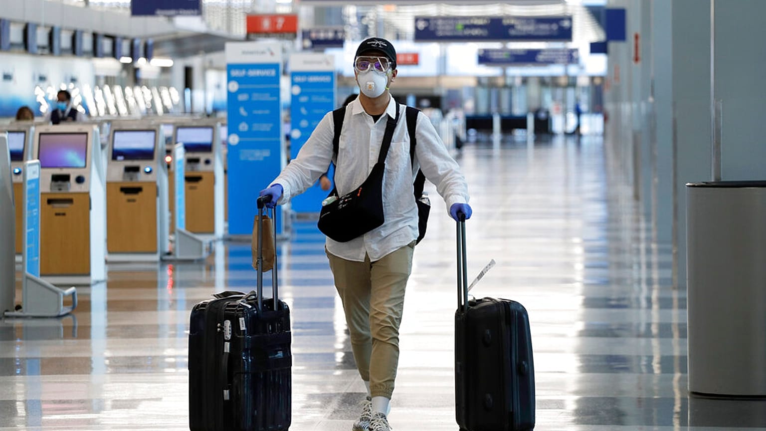 AB uçak ve havaalanlarında maske takma zorunluluğunu kaldırıyor
