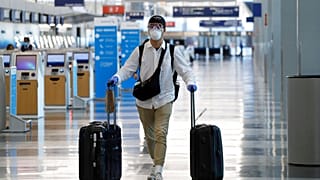 AB uçak ve havaalanlarında maske takma zorunluluğunu kaldırıyor