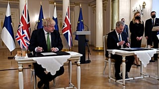İngiltere Başbakanı Boris Johnson ve Finlandiya Cumhurbaşkanı Sauli Niinistö, güvenlik anlaşmasına imza attı