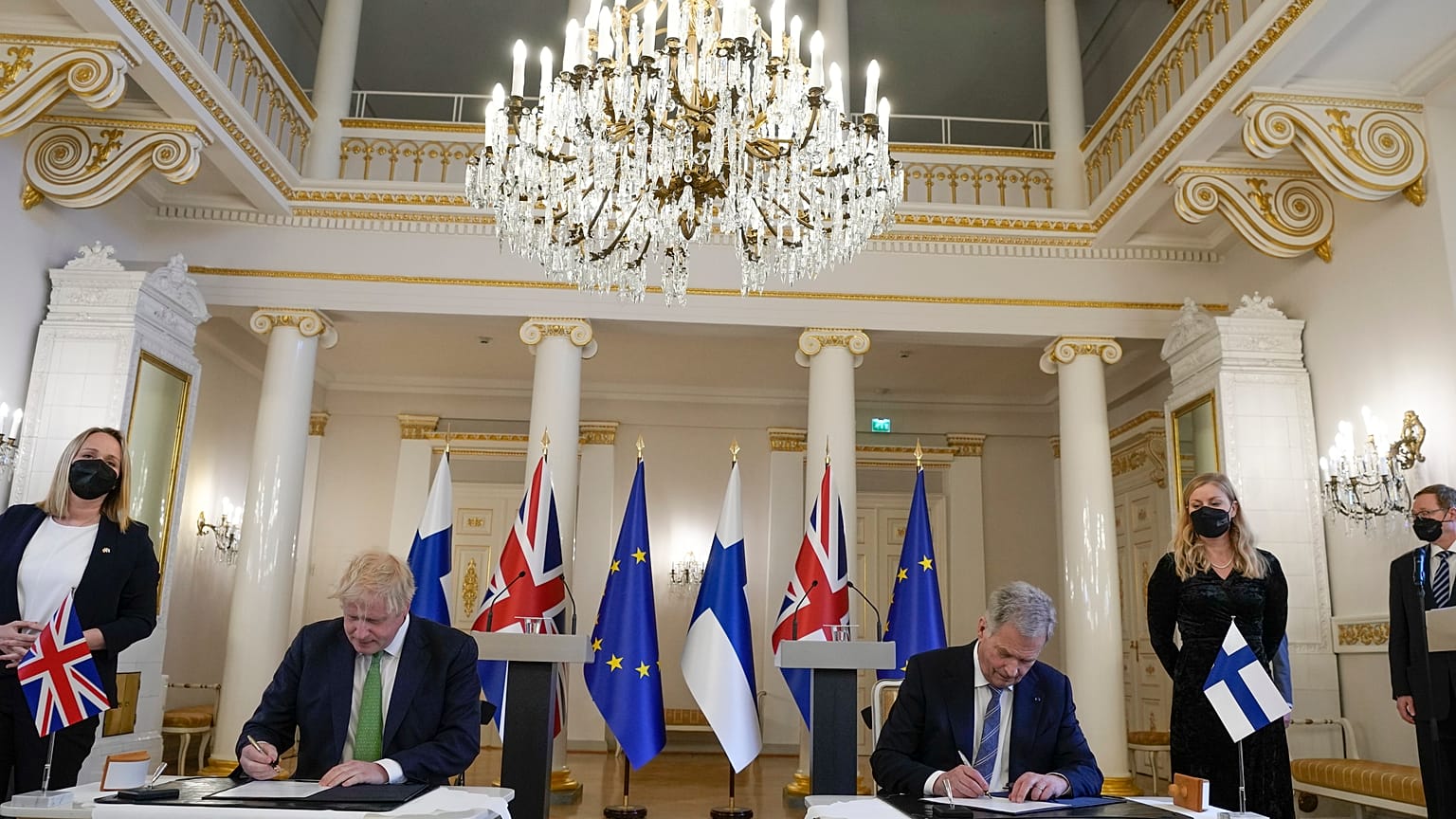 A Helsinki la firma degli accordi di sicurezza del Regno Unito con Finlandia e Svezia