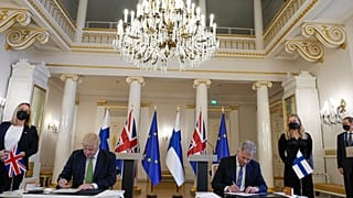 A Helsinki la firma degli accordi di sicurezza del Regno Unito con Finlandia e Svezia
