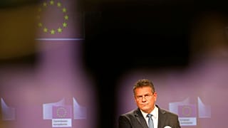 Telefonema entre o vice-presidente da Comissão Europeia, Maroš Šefčovič, e a ministra dos Negócios Estrangeiros britânica, Liz Truss, não produziu resultados