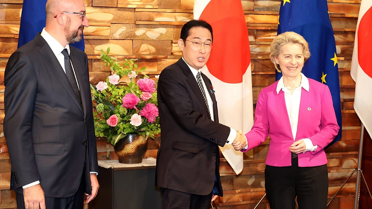EU Commission President Ursula von der Leyen (R), and EU Council President Charles Michel (L), meet Japanese Prime Minister Fumio Kishida in Tokyo May 12, 2022.