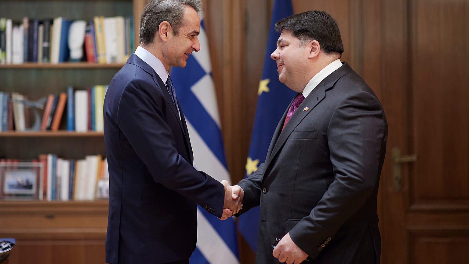 Ο Κυριάκος Μητσοτάκης υποδέχεται τον νέο πρεσβευτή των ΗΠΑ στο Μέγαρο Μαξίμου