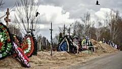 Friss sírhelyek Bucsában - KÉPÜNK ILLUSZTRÁCIÓ