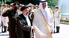 الرئيس الإيراني إبراهيم رئيسي يستقبل أمير قطر الشيخ تميم بن حمد آل ثاني خلال مراسم وصول رسمية في قصر سعد آباد في طهران - إيران.