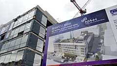 A Nemzeti Média- és Hírközlési Hatóság (NMHH) új hírközlési mérőkomplexumának szerkezetkész épülete Budapesten, a bokrétaünnepség napján, 2022. április 27-én