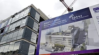 A Nemzeti Média- és Hírközlési Hatóság (NMHH) új hírközlési mérőkomplexumának szerkezetkész épülete Budapesten, a bokrétaünnepség napján, 2022. április 27-én
