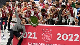 36. bajnoki címüket ünneplik az Ajax játékosai.