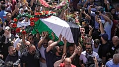 Binlerce Filistinli öldürülen Al Jazeera muhabiri Şirin El Akile için yas tuttu