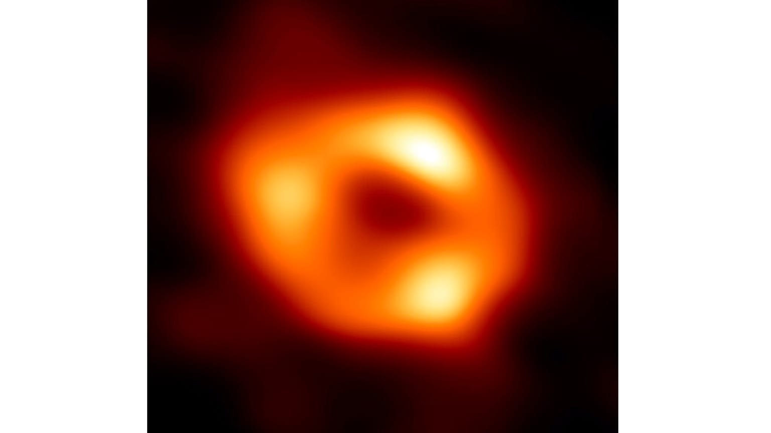US-Forscher der National Science Foundation ( @NSF ) haben das erste Bild des supermassiven Schwarzen Lochs im Zentrum unserer Milchstraße veröffentlicht. 