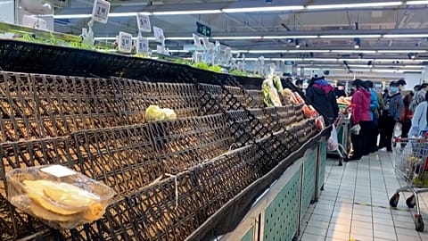 Panic buying grips Beijing supermarkets after lockdown rumours 