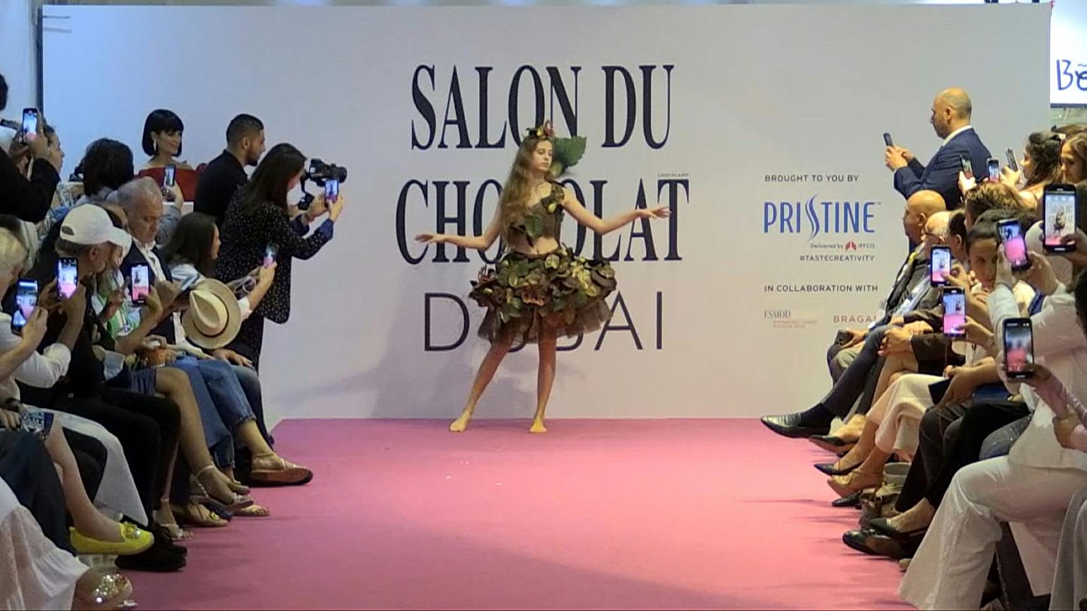 Divatbemutatóval kezdődött a dubaji Salon du Chocolat