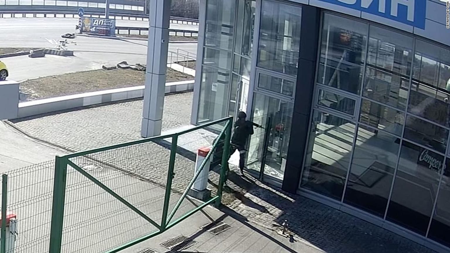 Sivillerin vurulduğu an kameralarca kaydedildi