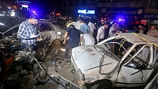 Vários veículos ficaram destruídos