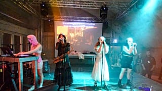 Pussy Riot este jueves durante su concierto en Belín