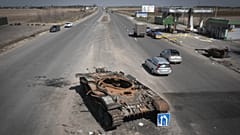 Ukránok által  kilőtt orosz tank Kijev mellett
