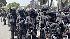 قوات إسرائيلية تداهم مستشفى مار يوسف في القدس حيث ينتظر الأهالي تشييع جثمان الصحفية الفلسطينية شيرين أبو عاقلة