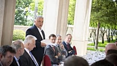Kormányalakításról folytatott megbeszélés a Karmelita kolostorban