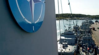 NATO-hadihajók a finnországi Turku kikötőjében - a kép illusztráció